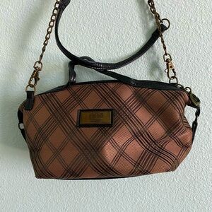 SUPER cute vintage handbag. Very good condition. And very practical.